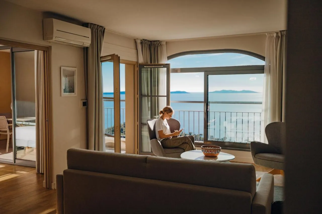 Hotel La Villa Douce Rayol-Canadel-sur-Mer 4*,