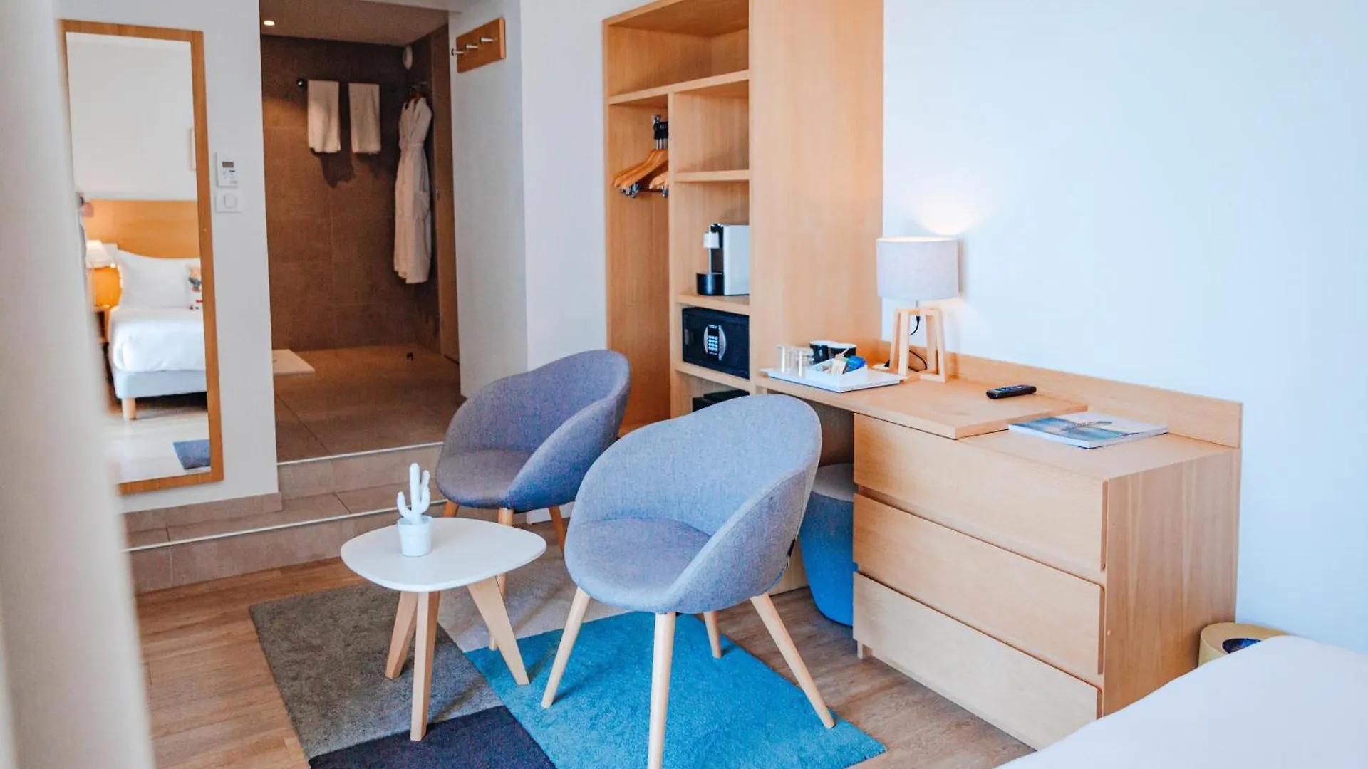 Hotel La Villa Douce Rayol-Canadel-sur-Mer 4*,