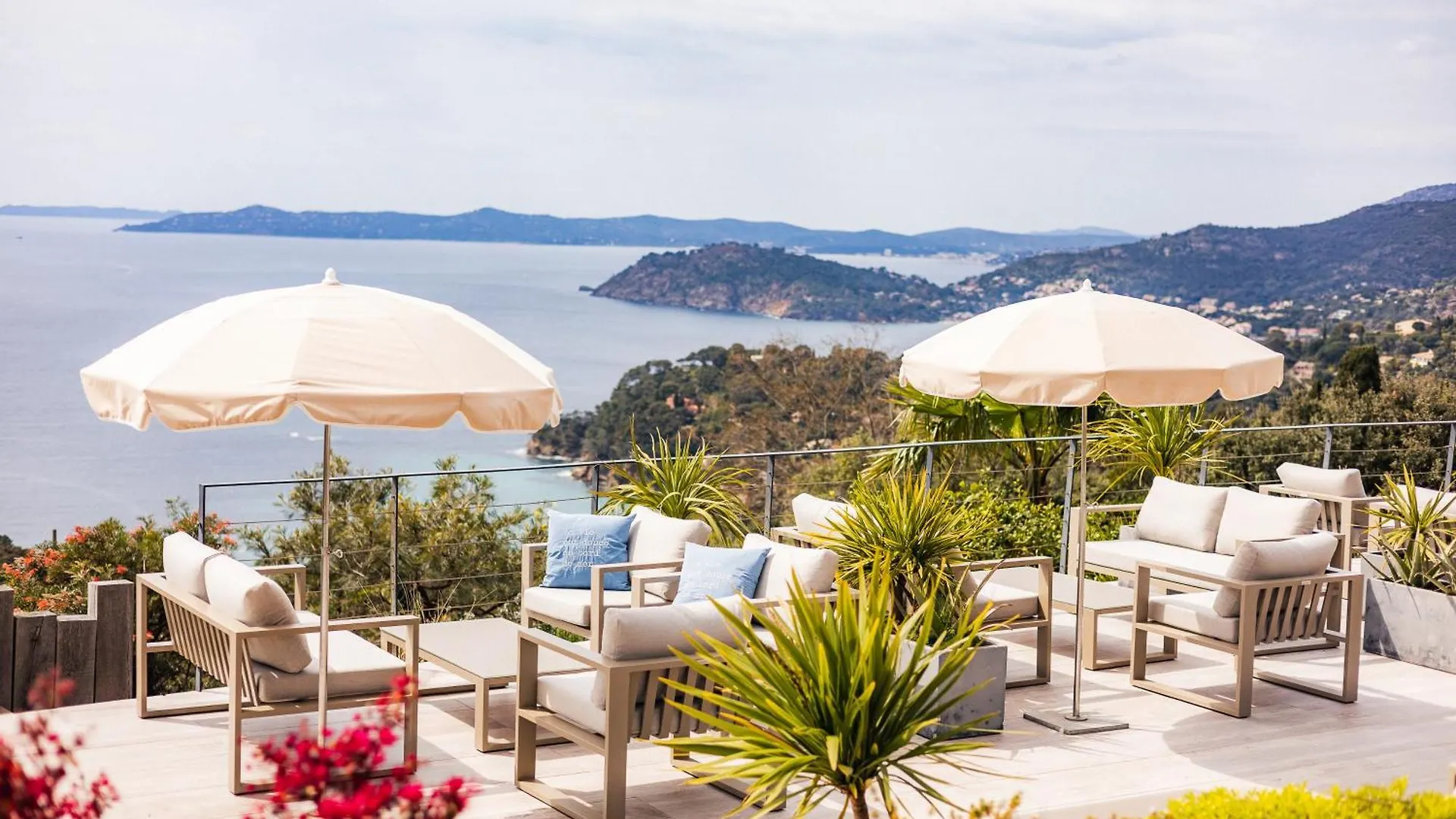 Hotel La Villa Douce Rayol-Canadel-sur-Mer 4*,