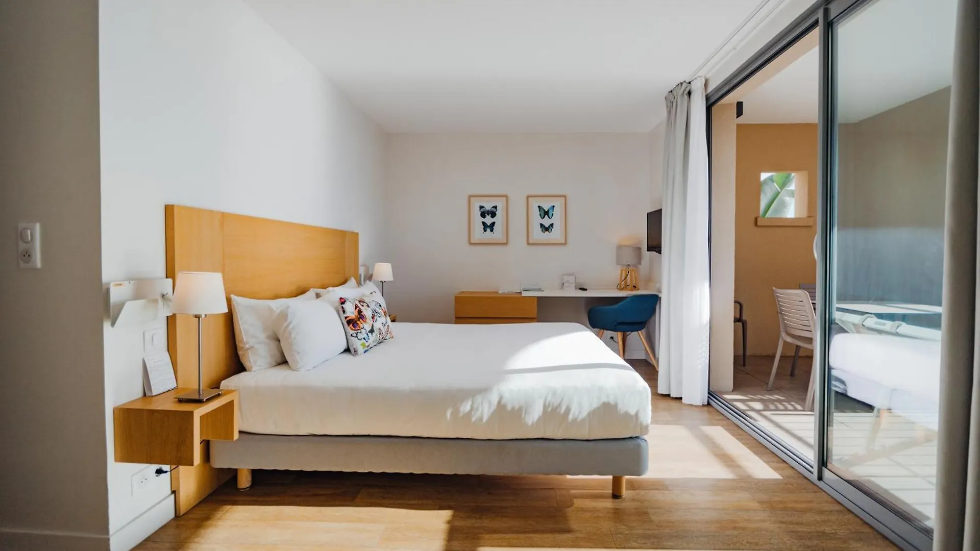 Hotel La Villa Douce Rayol-Canadel-sur-Mer 4*,