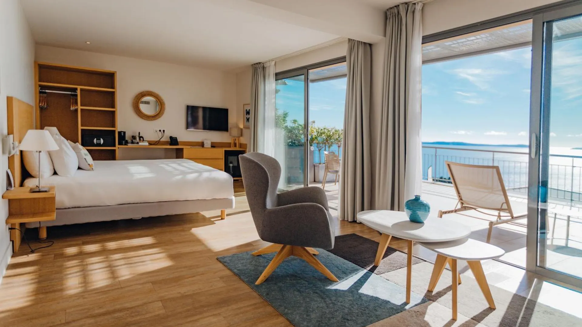 Hotel La Villa Douce Rayol-Canadel-sur-Mer 4*,