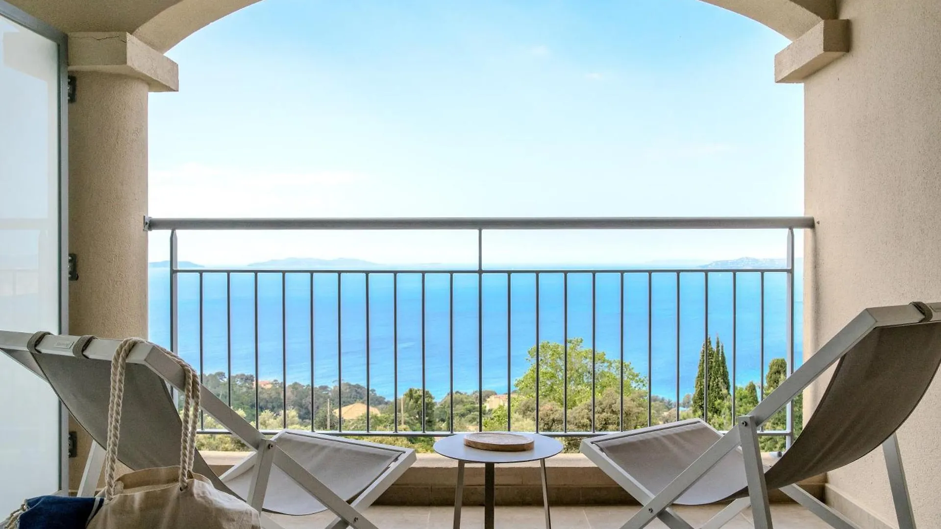 Hotel La Villa Douce Rayol-Canadel-sur-Mer 4*,  France