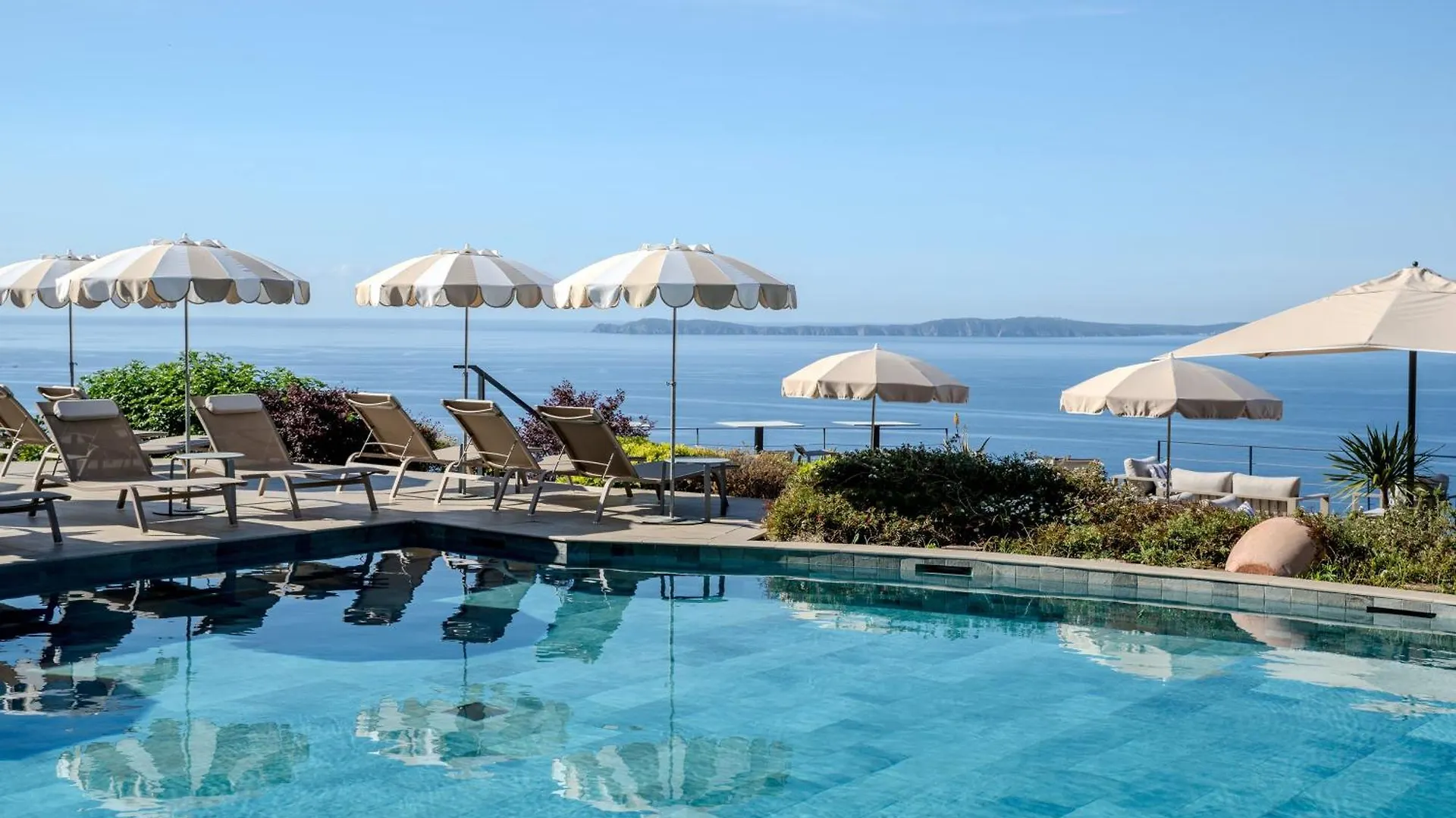 Hotel La Villa Douce Rayol-Canadel-sur-Mer 4*,