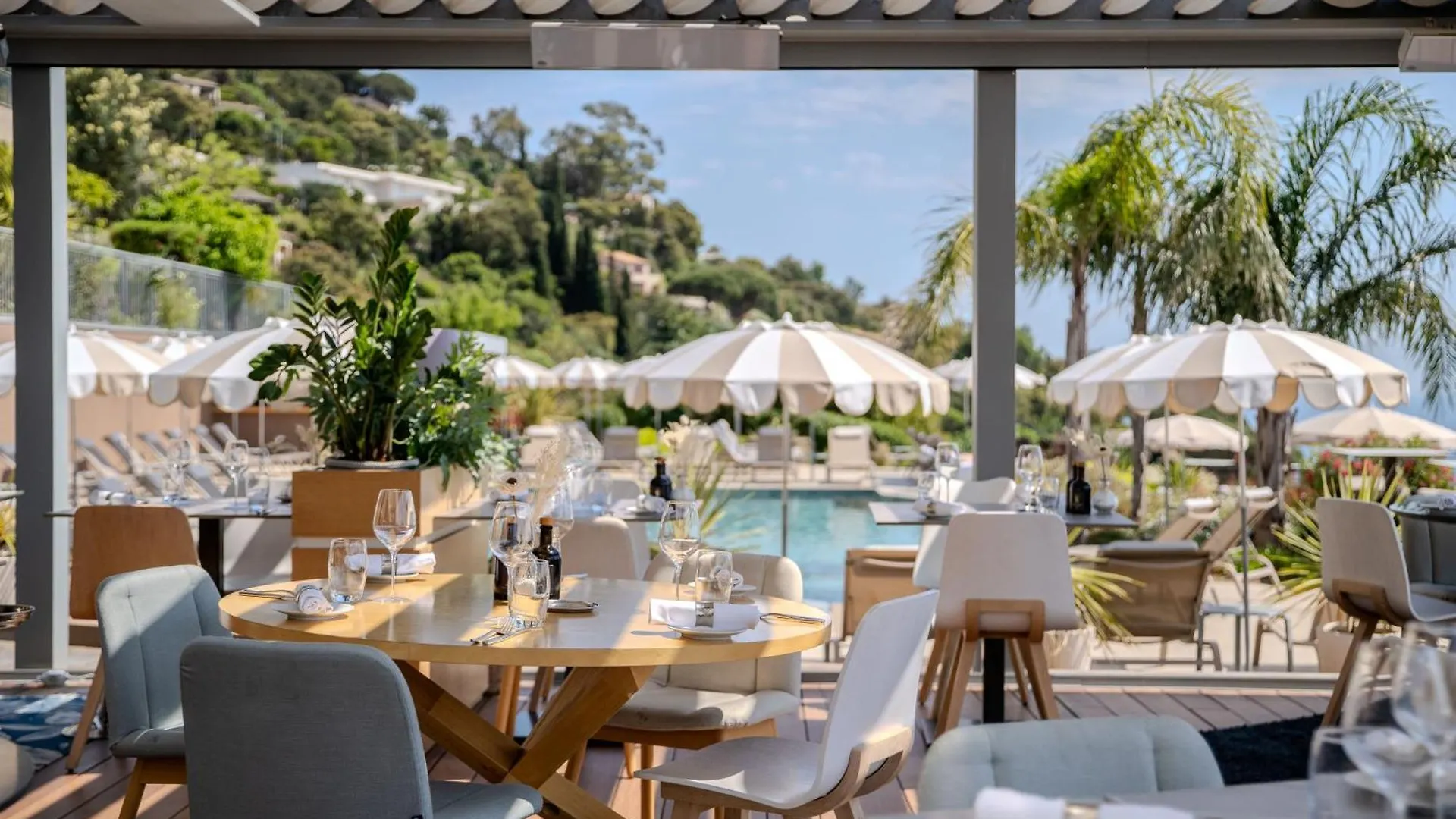 Hotel La Villa Douce Rayol-Canadel-sur-Mer 4*,  France