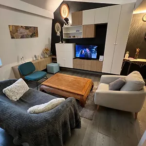 La Petite Place St Maurice France